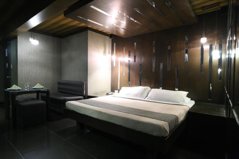Victoria Court Suites Pasig Exterior photo