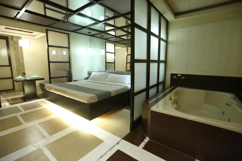 Victoria Court Suites Pasig Exterior photo